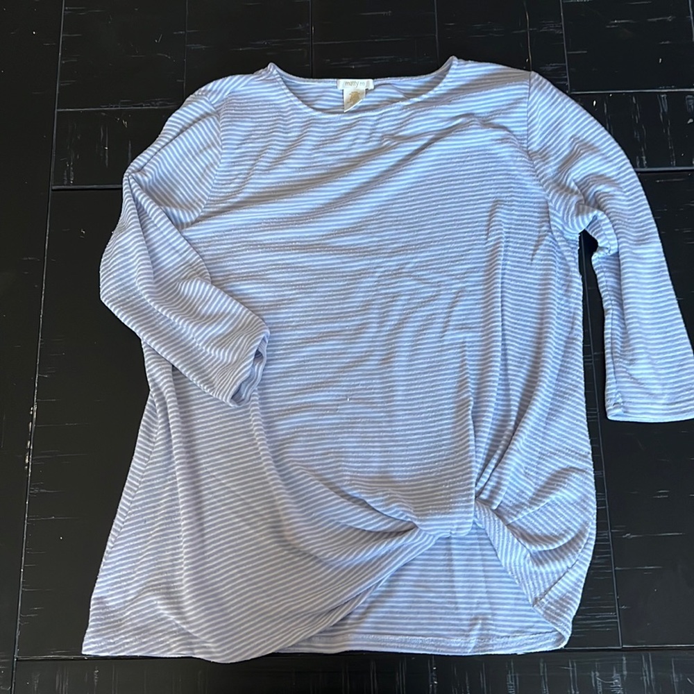 3/4 length tee with know detail